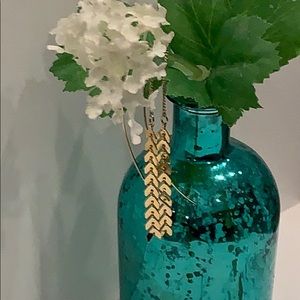 ⭐️HP⭐️ Threader gold arrow earrings